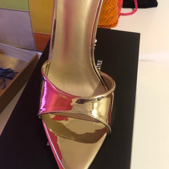 NWT Gold Heels - Picture 4 of 7